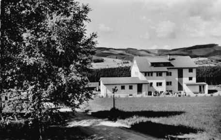 Das ehemalige Kinderkurheim Sonnhalde von vorne gesehen