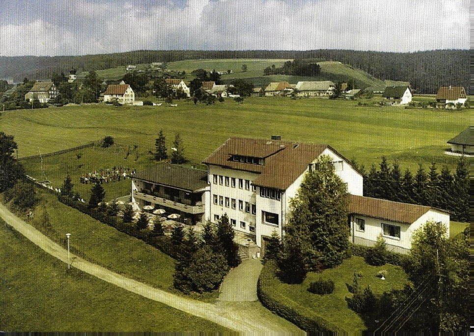 Das ehemalige Kinderkurheim im Jahr 1974 - also in einer schon etwas moderneren" Zeit. Streng soll es selbst zu dieser Zeit immer noch zugegangen sein.